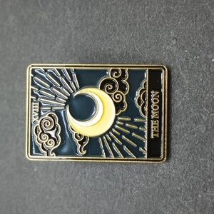THE moon Enamel alloy pin metal tarot card